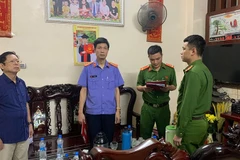 Các cơ quan chức năng ở Thanh Hóa thi hành quyết định khởi tố bị can.