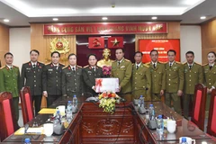 Công an tỉnh Hủa Phăn (Lào) trao tặng quà, chúc Tết Công an tỉnh Thanh Hóa.