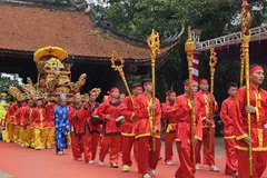 Rước kiệu Lê Lai về Lam Kinh cùng phối tế.