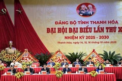 Đoàn Chủ tịch điều hành đại hội.