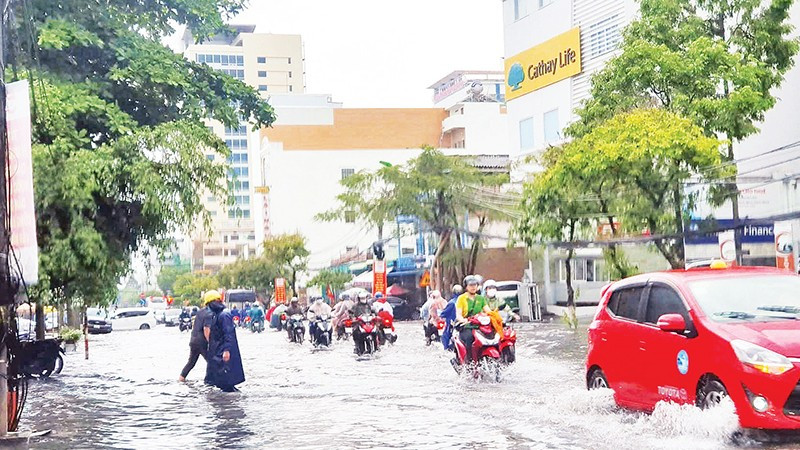 Một con phố ở Cần Thơ thường xuyên ngập khi triều cường. 