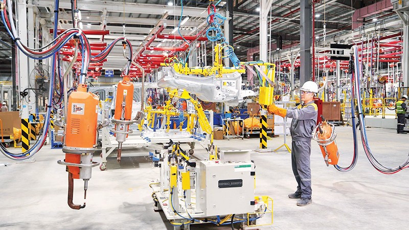 Sản xuất, lắp ráp ô-tô điện tại Khu kinh tế Vũng Áng.