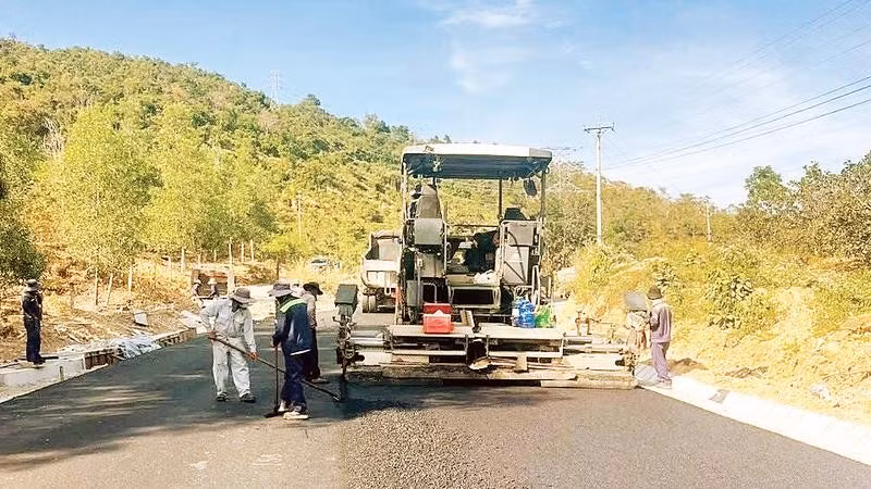 Các đơn vị đang khẩn trương thi công trên dự án Quốc lộ 28B.