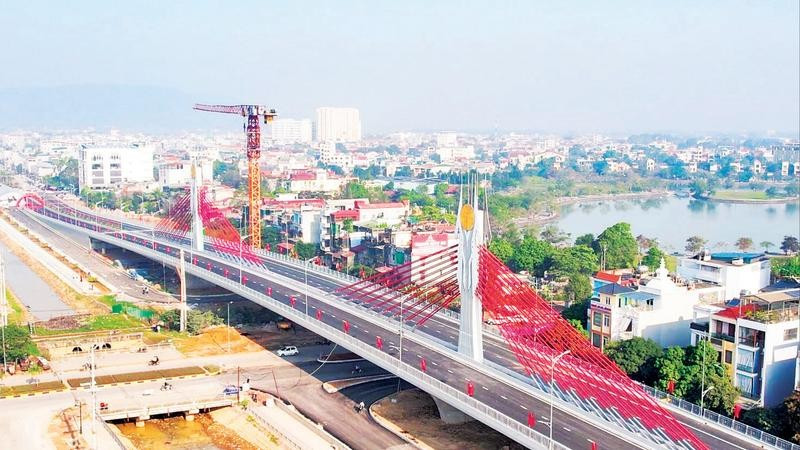 Cầu vượt đường sắt bắc-nam tại phường Hạc Thành, tỉnh Thanh Hóa.