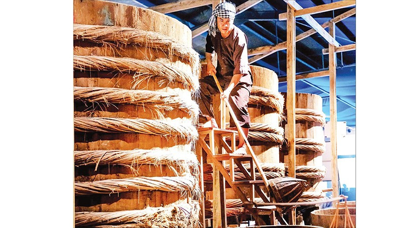 Nghề làm nước mắm tại Phan Thiết.