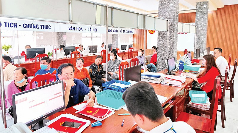 Giải quyết thủ tục hành chính tại các đơn vị cấp xã ở Cà Mau đang được đơn giản hóa thủ tục nhằm tạo thuận lợi nhất cho người dân. 