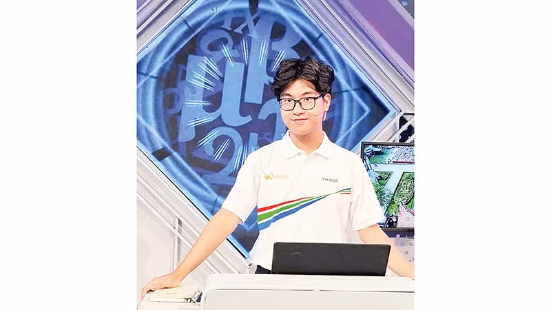 Em Trần Bùi Bảo Khánh, học sinh lớp 12 Sinh, Trường THPT Chuyên Hà Nội-Amsterdam, quán quân cuộc thi Đường lên đỉnh Olympia năm 2025.