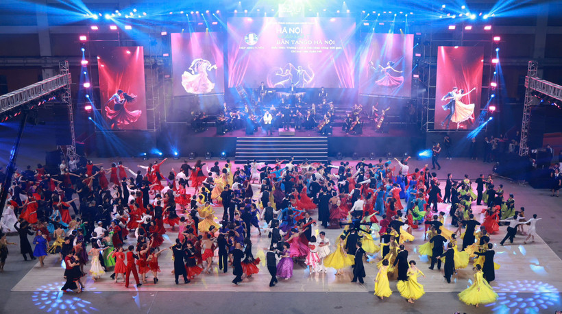 Tiết mục "Bản Tango Hà Nội" trong chương trình "Bản giao hưởng hòa bình 2025" của Đài Phát thanh và Truyền hình Hà Nội xác lập Kỷ lục Việt Nam.