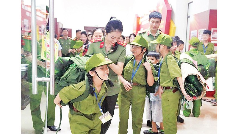 Thông qua chương trình “Học làm chiến sĩ công an” đã góp phần tạo chuyển biến tích cực về nhận thức và hành động cho học sinh trong việc chấp hành pháp luật, rèn luyện kỹ năng sống. 