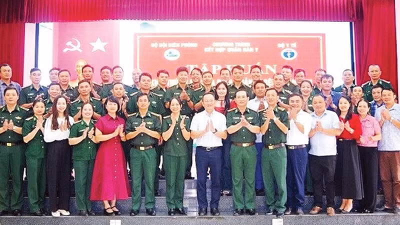 Các đại biểu và học viên tham gia lớp tập huấn. (Ảnh HẢI THƯỢNG) 