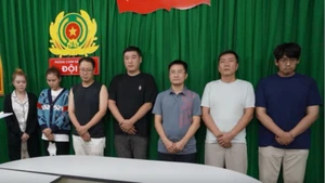 Phá tụ điểm ăn chơi hoạt động trái phép phục vụ người nước ngoài
