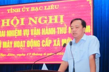 Đồng chí Huỳnh Quốc Việt, Ủy viên dự khuyết Trung ương Đảng, Phó Bí thư Thường trực Tỉnh ủy Bạc Liêu phát biểu chỉ đạo tại hội nghị.
