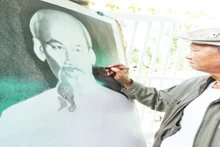 Sau nửa thế kỷ vẽ chân dung Bác Hồ, họa sĩ Võ Đồng Minh đã hoàn thành công trình lớn nhất của đời mình. (Ảnh ĐẠI DƯƠNG)