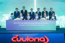 Các đại biểu chứng kiến lễ ký hợp đồng phân chia sản phẩm dầu khí lô 15-1.