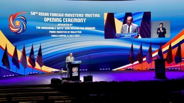 Thủ tướng Malaysia Anwar Ibrahim phát biểu tại Lễ khai mạc. (Ảnh: BNG)