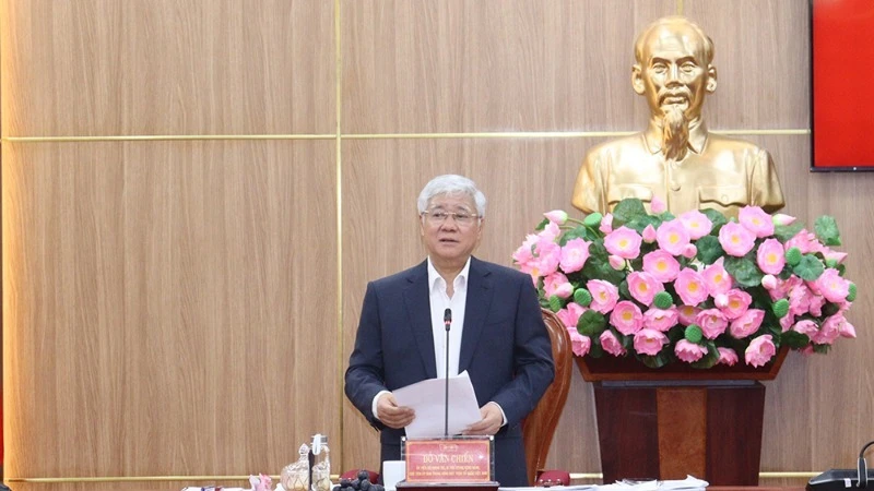Đồng chí Đỗ Văn Chiến, Ủy viên Bộ Chính trị, Bí thư Trung ương Đảng, Chủ tịch Ủy ban Trung ương Mặt trận Tổ quốc Việt Nam phát biểu kết luận tại buổi làm việc với Ban Thường vụ Tỉnh ủy Quảng Ngãi.
