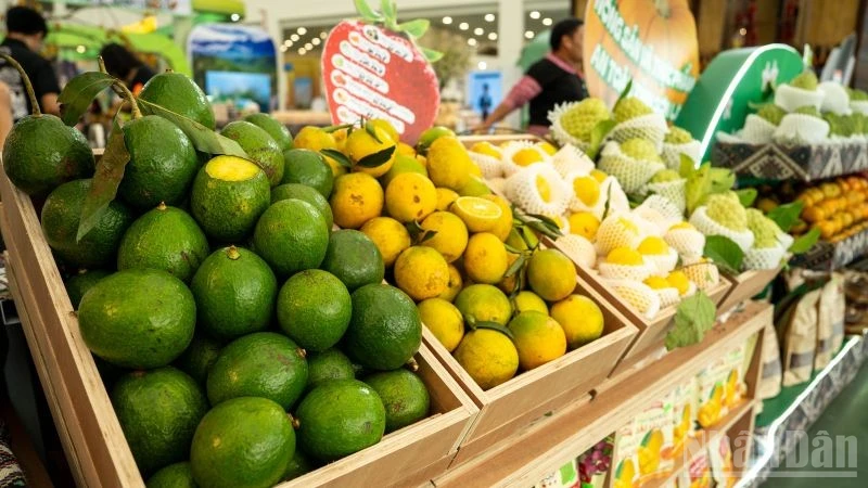 Bán lẻ và dịch vụ tiêu dùng tháng 3/2026 tăng mạnh 12,1%, du lịch và ăn uống dẫn đầu