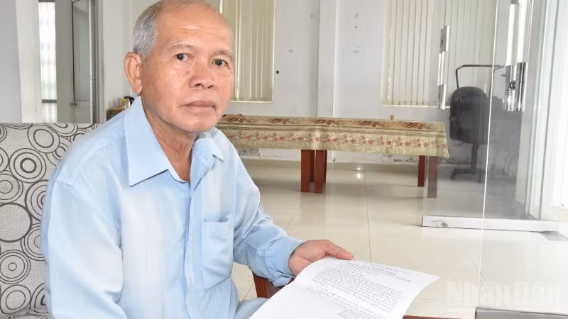 Ông Trần Văn Hòa gian nan đi đòi quyền lợi.