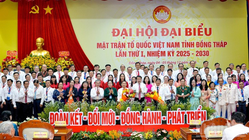 Ủy viên Ủy ban Mặt trận Tổ quốc Việt Nam tỉnh Đồng Tháp khóa I, nhiệm kỳ 2025-2030 ra mắt trước Đại hội.