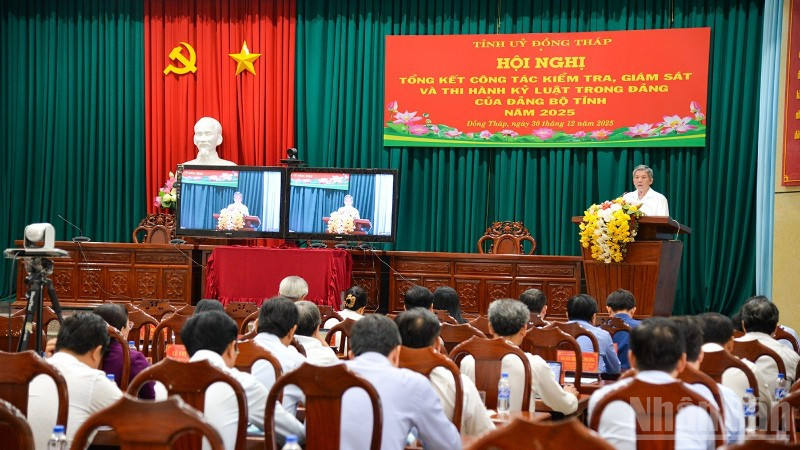 Các đại biểu tham dự hội nghị. 