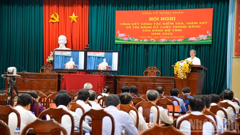 Các đại biểu tham dự hội nghị. 