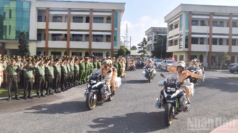 Công an tỉnh Đồng Tháp ra quân tấncông, trấn áp tội phạm.