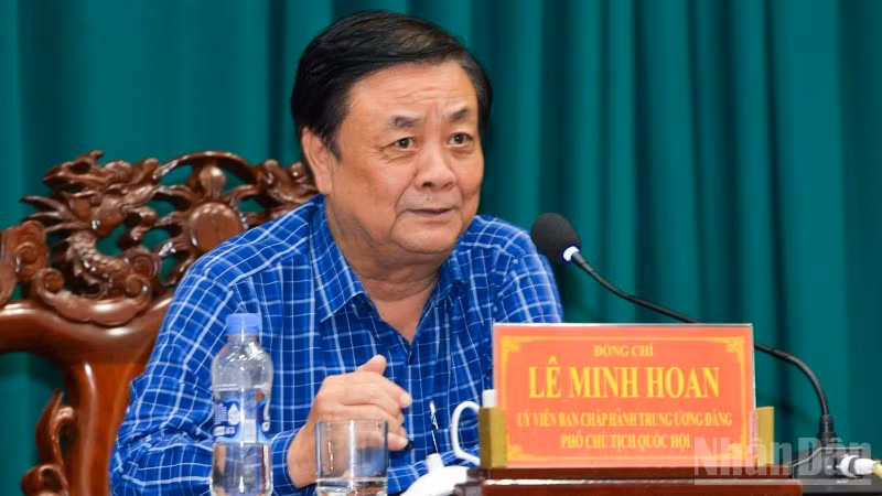 Đồng chí Lê Minh Hoan chia sẻ tại buổi gặp mặt.