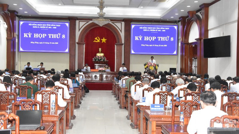 Các đại biểu tham gia kỳ họp.