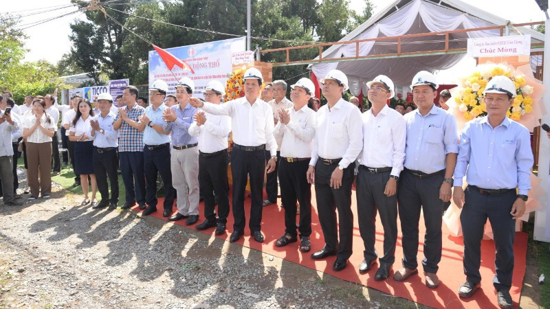 Lãnh đạo tỉnh Đồng Tháp phát lệnh động thổ các công trình.