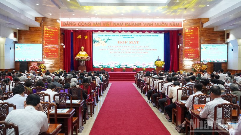 Quang cảnh buổi họp mặt.