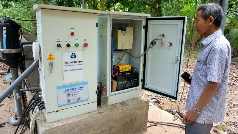 Mô hình “Làng thông minh” ứng dụng Hệ thống quan trắc môi trường hỗ trợ nông dân trong sản xuất nông nghiệp. (Ảnh: MỸ NHÂN)