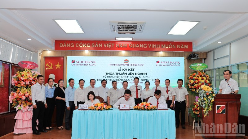 Các đơn vị ký kết thỏa thuận về thực hiện chính sách tín dụng phục vụ phát triển nông nghiệp, nông thôn.