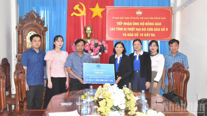 Tập đoàn Vĩnh Hoàn ủng hộ 1 tỷ đồng khắc phục hậu quả do bão, lũ gây ra.