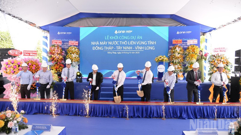 Nghi thức khởi công dự án Nhà máy nước thô liên vùng tỉnh Đồng Tháp-Tây Ninh-Vĩnh Long.