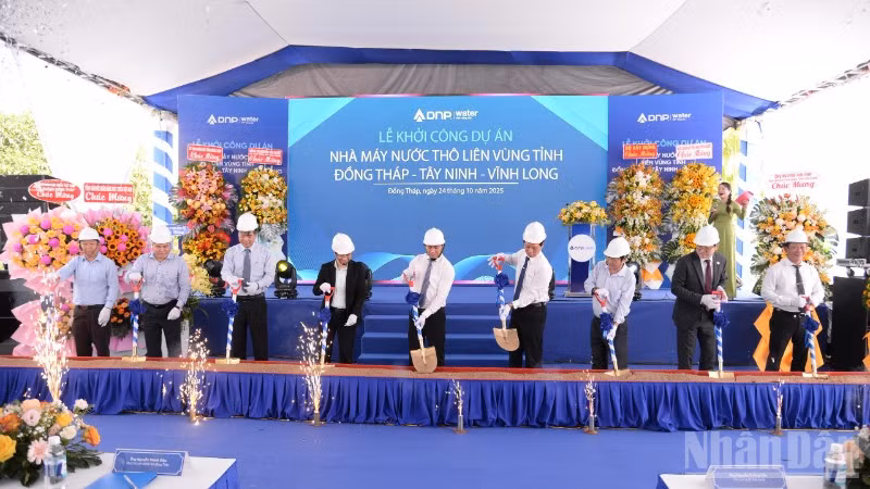 Nghi thức khởi công dự án Nhà máy nước thô liên vùng tỉnh Đồng Tháp-Tây Ninh-Vĩnh Long.