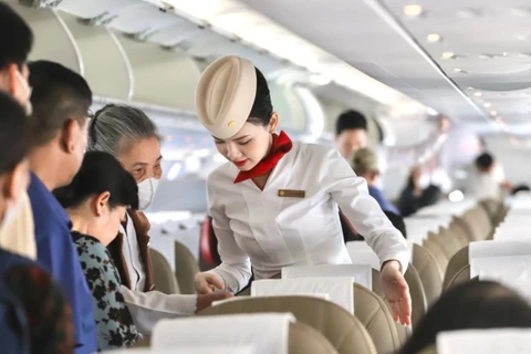 Du khách trải nghiệm chuyến bay của Sun PhuQuoc Airways.