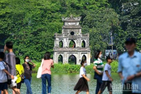 Năm 2026, ngành du lịch đặt mục tiêu đón 25 triệu lượt khách quốc tế, 150 triệu lượt khách nội địa. (Ảnh: THÀNH ĐẠT)