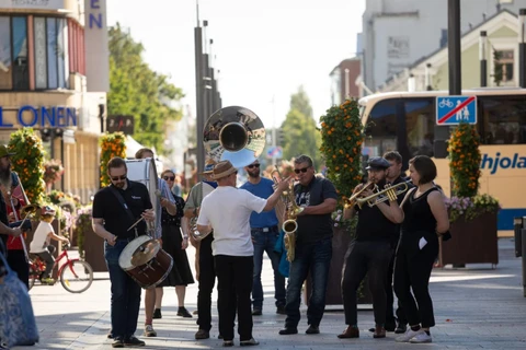 Du khách hòa vào không gian âm nhạc sôi động ở thành phố Oulu, Phần Lan. (Ảnh: Visit Oulu)