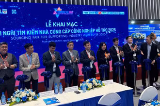 Các đại biểu thực hiện nghi thức khai mạc Hội nghị tìm kiếm nhà cung cấp công nghiệp hỗ trợ năm 2025.