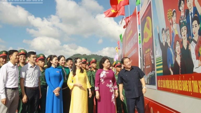 Triển lãm pano tranh cổ động tuyên truyền chào mừng Đại hội đại biểu Đảng bộ tỉnh Sơn La lần thứ XVI. image-3.jpg