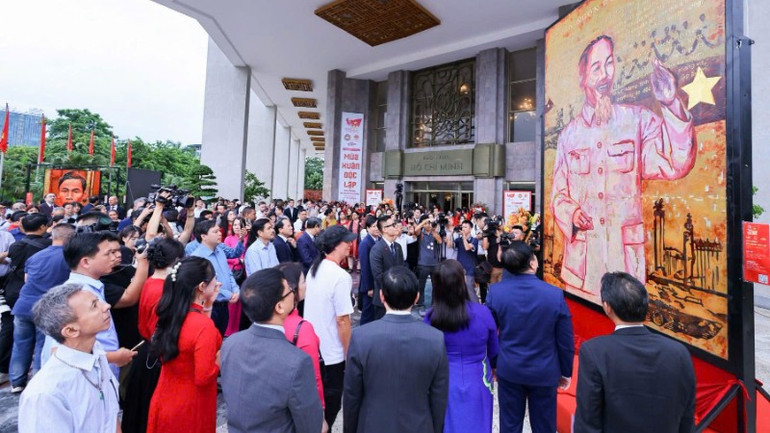 ការអំពាវនាវរបស់ពិព័រណ៍នេះត្រូវបានបង្ហាញយ៉ាងច្បាស់តាមរយៈឥទ្ធិពលសង្គមរបស់ខ្លួនក្នុងការទាក់ទាញទស្សនិកជនយ៉ាងច្រើន។ b25200547aecf2b2abfd-8637.jpg