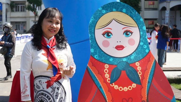 Program med besökande montrar och utställningar vid 70-årsjubileet för fakulteten för ryska språket och kultur. gen-h-z7228194997753-4cbb9a5900da0a00b15a10ed92a3933d-4557.jpg