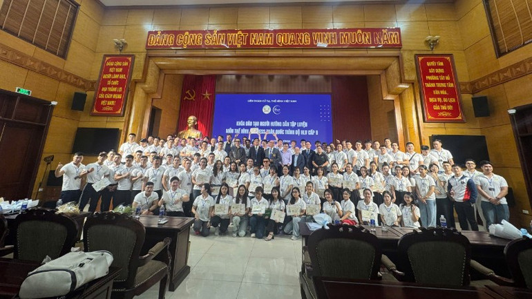 Курс проходив протягом одного тижня (з 3 по 9 листопада) та залучив 151 студента з усієї країни. 3419509171473329778-5812.jpg