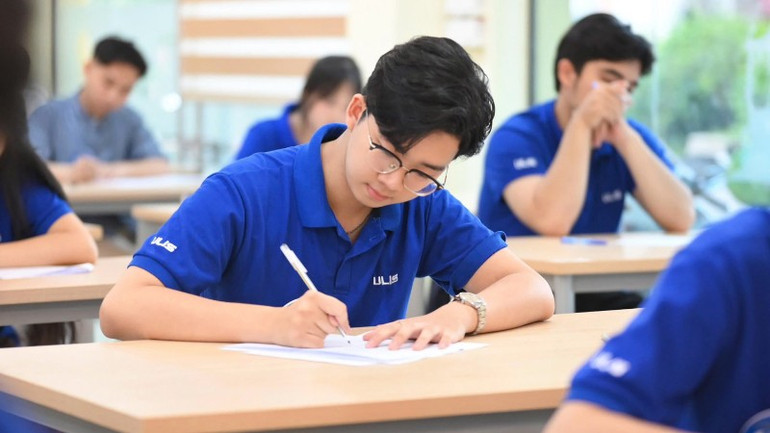 ULIS ist ein Ort, an dem es jeden Schultag etwas Neues gibt, das jeden Schüler der University of Languages and International Studies – Vietnam National University, Hanoi zu größeren Anstrengungen inspiriert. 495577555-720395557219380-680338611280069595-n-1693.jpg
