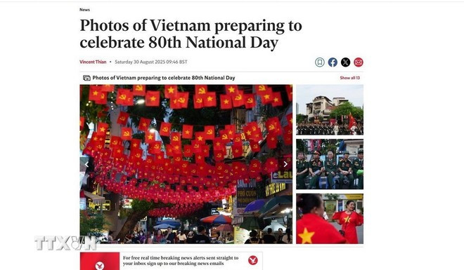Tờ The Independent (Anh) đăng ảnh Việt Nam chuẩn bị cho Đại lễ 80 năm Quốc khánh với đường phố rợp cờ hoa và các cựu chiến binh cùng người dân hân hoan chuẩn bị đón Tết Độc lập. (Ảnh: TTXVN) Tờ The Independent (Anh) đăng ảnh Việt Nam chuẩn bị cho Đại lễ 80 năm Quốc khánh với đường phố rợp cờ hoa và các cựu chiến binh cùng người dân hân hoan chuẩn bị đón Tết Độc lập. (Ảnh: TTXVN)