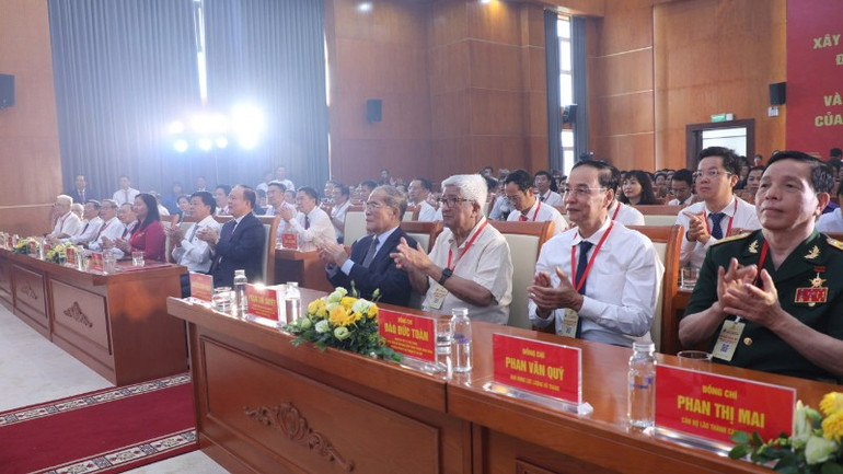 Đại hội đại biểu Đảng bộ lần thứ I tại phường Cửa Nam vinh dự được đón đồng chí Nguyễn Sinh Hùng, Nguyên Ủy viên Bộ Chính trị, Nguyên Chủ tịch Quốc hội và đồng chí Phạm Thế Duyệt, Nguyên Thường trực Bộ Chính trị, Nguyên Chủ tịch Ủy ban Trung ương Mặt trận Tổ quốc Việt Nam, Nguyên Bí thư Thành ủy Hà Nội tới dự. gen-h-cua-nam-1-6535.jpg