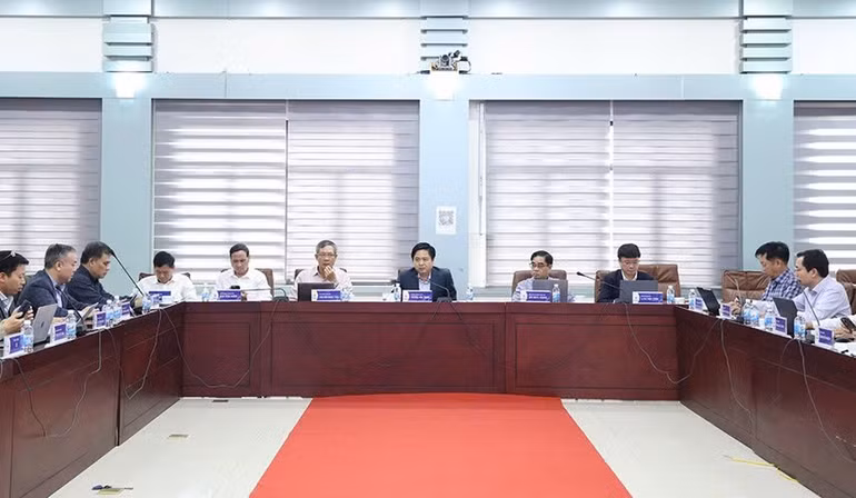 EVNNPT General Director Truong Huu Thanh chaired a conference on consultancy and cost estimation in power grid construction investment of the corporation to seek solutions to accelerate project progress in 2026 in line with the direction of the Prime Minister and EVN.