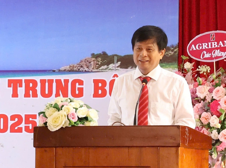 Phó Chủ tịch Hội Nhà báo Việt Nam Trần Trọng Dũng phát biểu tại buổi lễ. z6678038639936-d1c8c127bfaab4f6d392301bfb742b1a.jpg