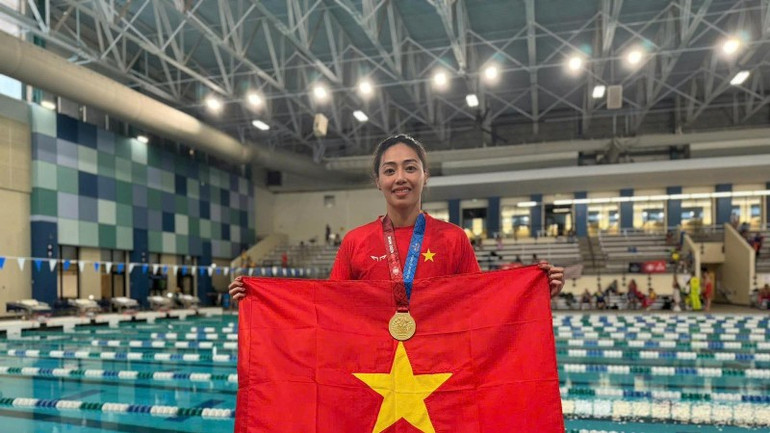Thiếu tá Hoàng Linh Chi (Trung tâm Huấn luyện và Thi đấu thể thao Công an nhân dân) giành trọn bộ 4 Huy chương vàng ở các cự ly 50m: bơi bướm, ngửa, ếch và tự do. cand2-9563.jpg