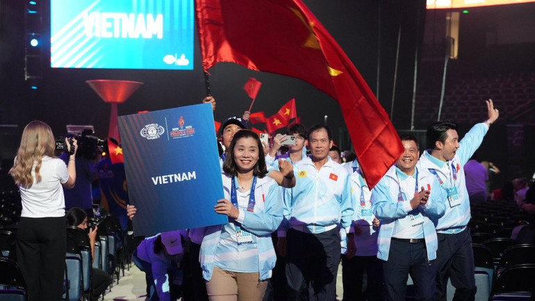 Đại tá Nguyễn Thị Thúy Thanh, Phó Cục trưởng Cục Công tác Chính trị, Phó Chủ tịch kiêm Tổng Thư ký Hiệp hội Thể thao Công an nhân dân Việt Nam, Trưởng đoàn thể thao Công an nhân dân, dẫn đầu đoàn tham dự Lễ khai mạc Đại hội. cand1-489.jpg